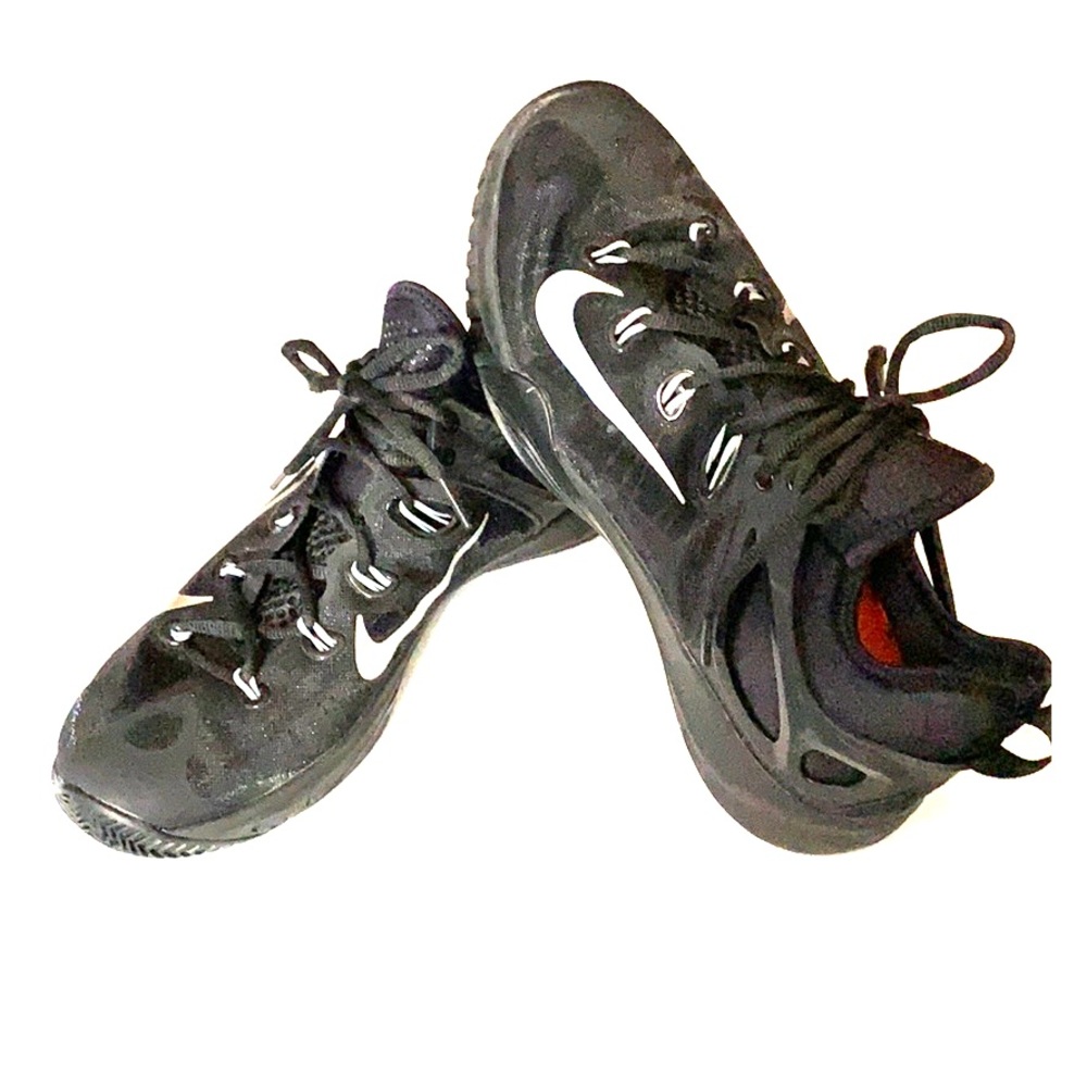 Black Nike Zoom basketball shoes